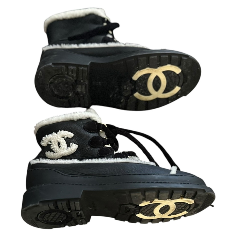 CHANEL Black Calfskin & White Shearling-Trim Lace-Up Sherpa Lined Combat Boots - Picture 6 of 15